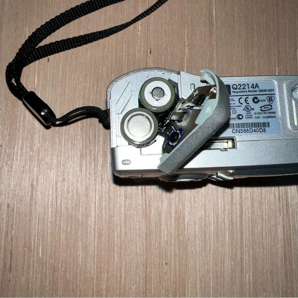 HP Photosmart 8886 Camera Tested w/Docking Station Untested Turns On-Read Below
